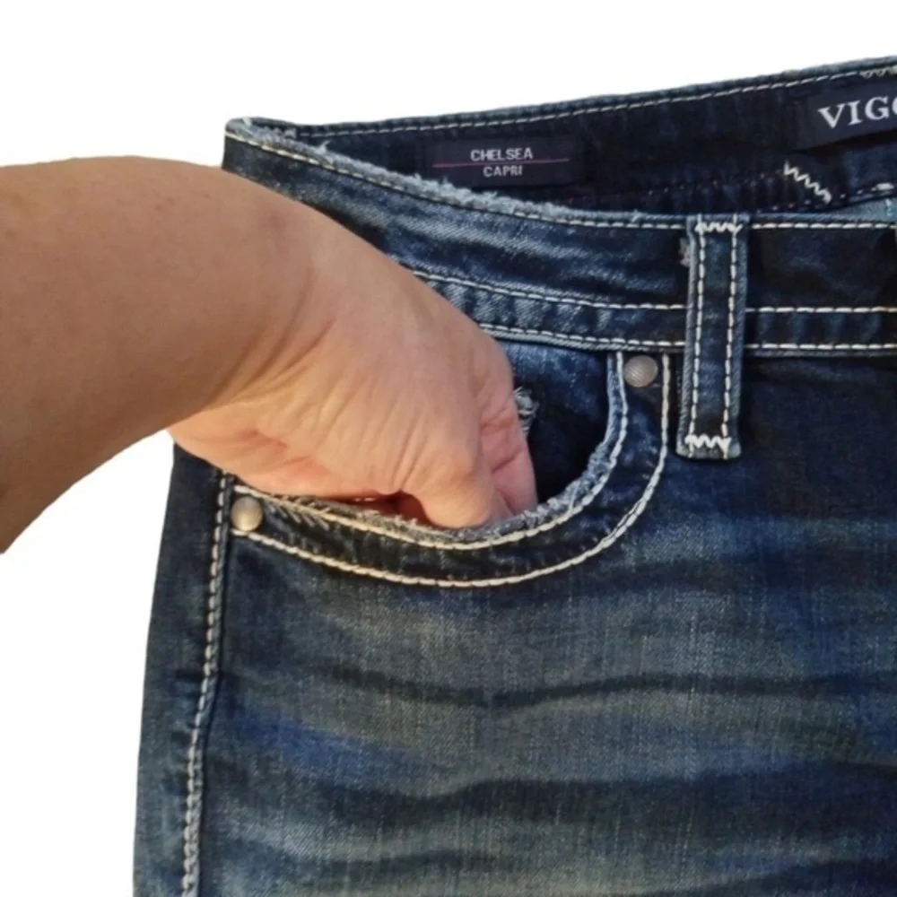 Vigoss Chelsea Heritage Fit‎ Embroidered Distressed Denim Capris Sz. 3/4